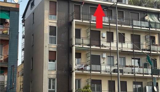 Bilocale ultimo piano San Siro 